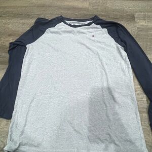 Tommy Hilfiger Kids Long Sleeve Tee in Light Gray and Dark Blue